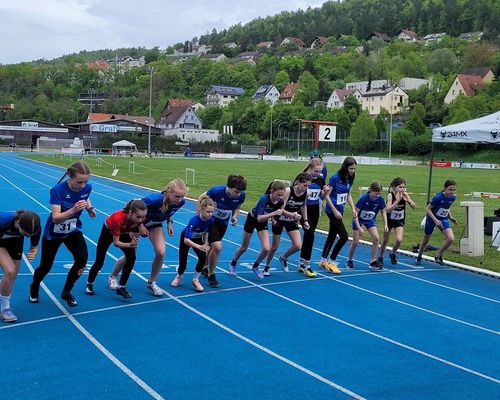 Saisonauftakt im Reinhold-Fleckenstein-Stadion begeistert mit starken Leistungen und großem Teilnehmerfeld
