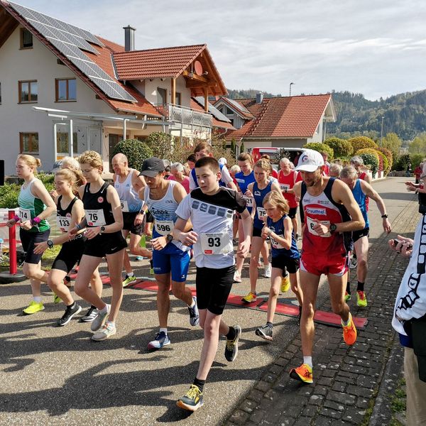 Das Teilnehmerfeld auf bekannter Strecke in Biberach