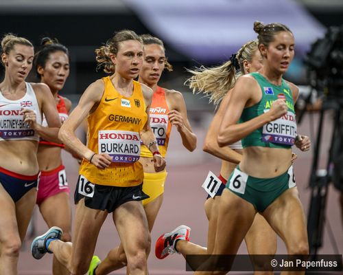 Elena Burkard (LG farbtex Nordschwarzwald) im Vorlauf über 5.000 Meter 