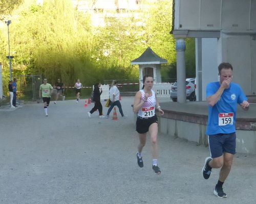 15. Paracelsuslauf Bad Liebenzell: Fritz Sander bringt Lauflegende Sabrina Mockenhaupt an den Start – Totes Rennen bei den Männern