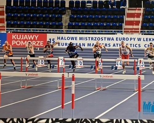 Starker Auftritt bei den Masters-EM in Toruń: Benjamin Hartmann überzeugt im Fünfkampf und über 60 m Hürden