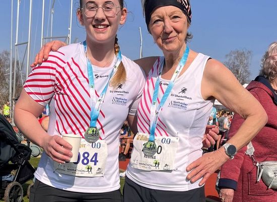 Zwei Läuferinnen vom Laufteam Oberkollbach beim Frühjahrsklassiker in Kandel Regina Vielmeier mit neuem Kreisrekord