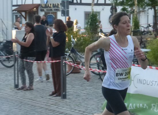Baden-Württembergische Meisterschaften 10 Kilometer  Willstätt: Medaillenregen bei brütender Hitze Alleine 5 Mal Gold für den SV Oberkollbach