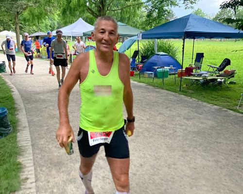 Deutsche Meisterschaften 24-Stunden-Lauf: Friedemann Hecke holt Silber in seiner Altersklasse – Bedingungen grenzwertig